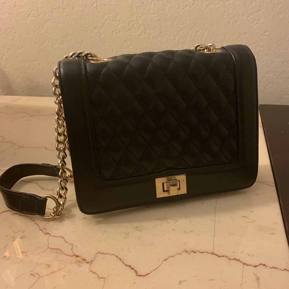 bebe small chain shoulder bag